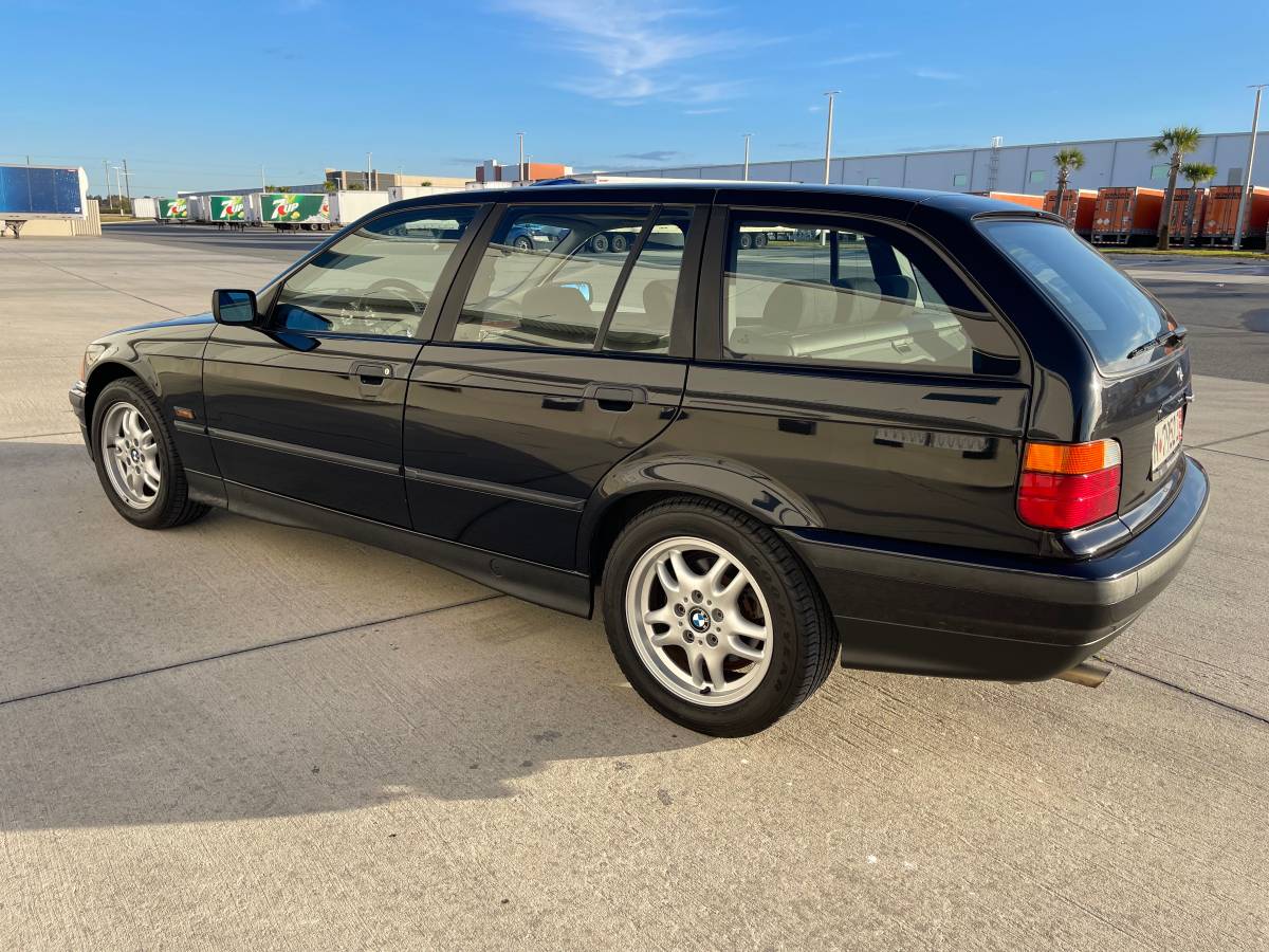 Name:  e36-touring-1.jpg
Views: 566
Size:  172.6 KB